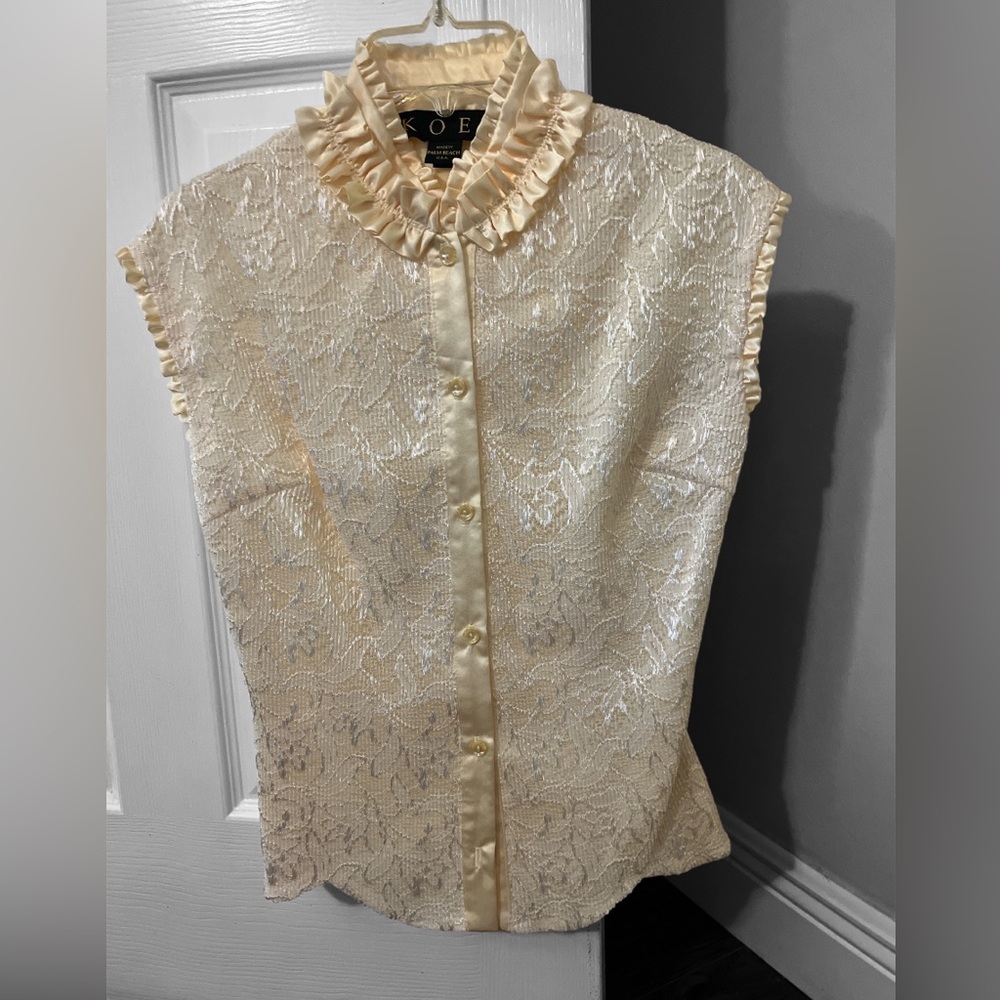 KOEL size small  sleeveless polyester scalloped hem.